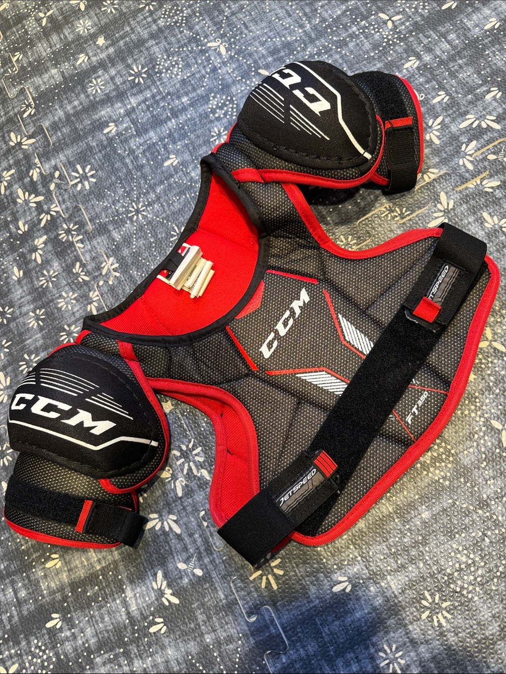 CCM Youth Large Jet Speed FT 350 Shoulder Pads